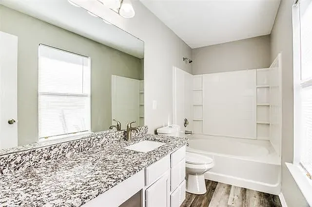 1704 Morrison Dr — Photo 3