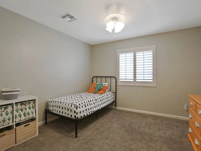 2423 W Corvina Ave — Photo 19