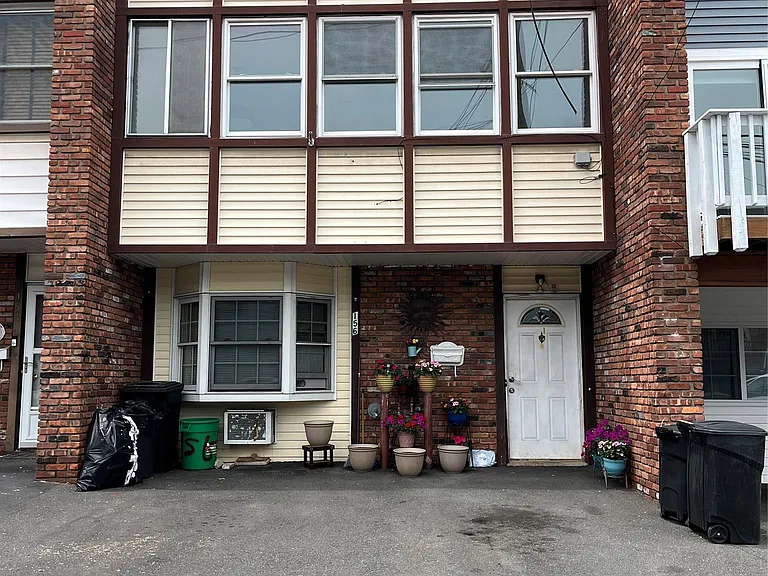 156 Coolidge St — Photo 15