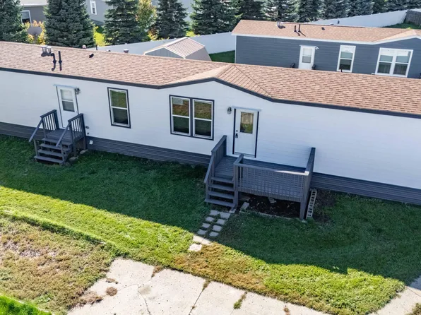 1205 S Frontier Trl, Mandan, ND 58554