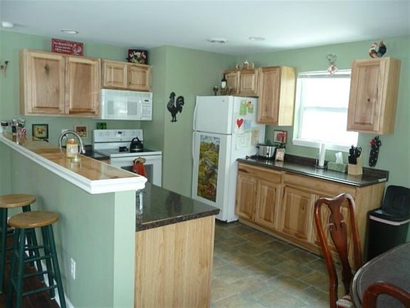 4th image of 4562 E Poplar Dr
