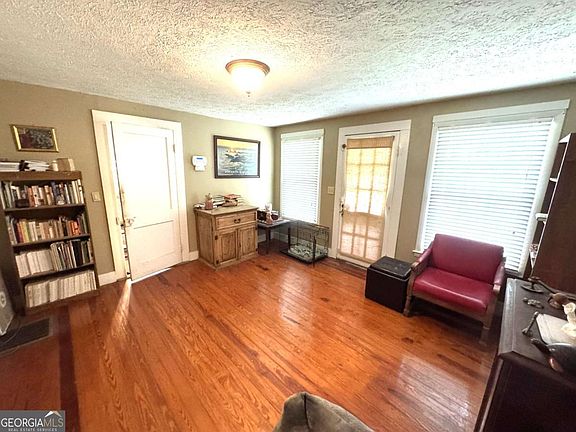 3rd image of 120 Springtree Rd
