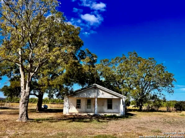 481 COUNTY ROAD 5702, Natalia, TX 78059