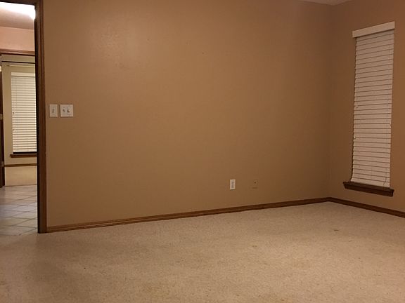 3rd image of 2906 S Black Oak Dr
