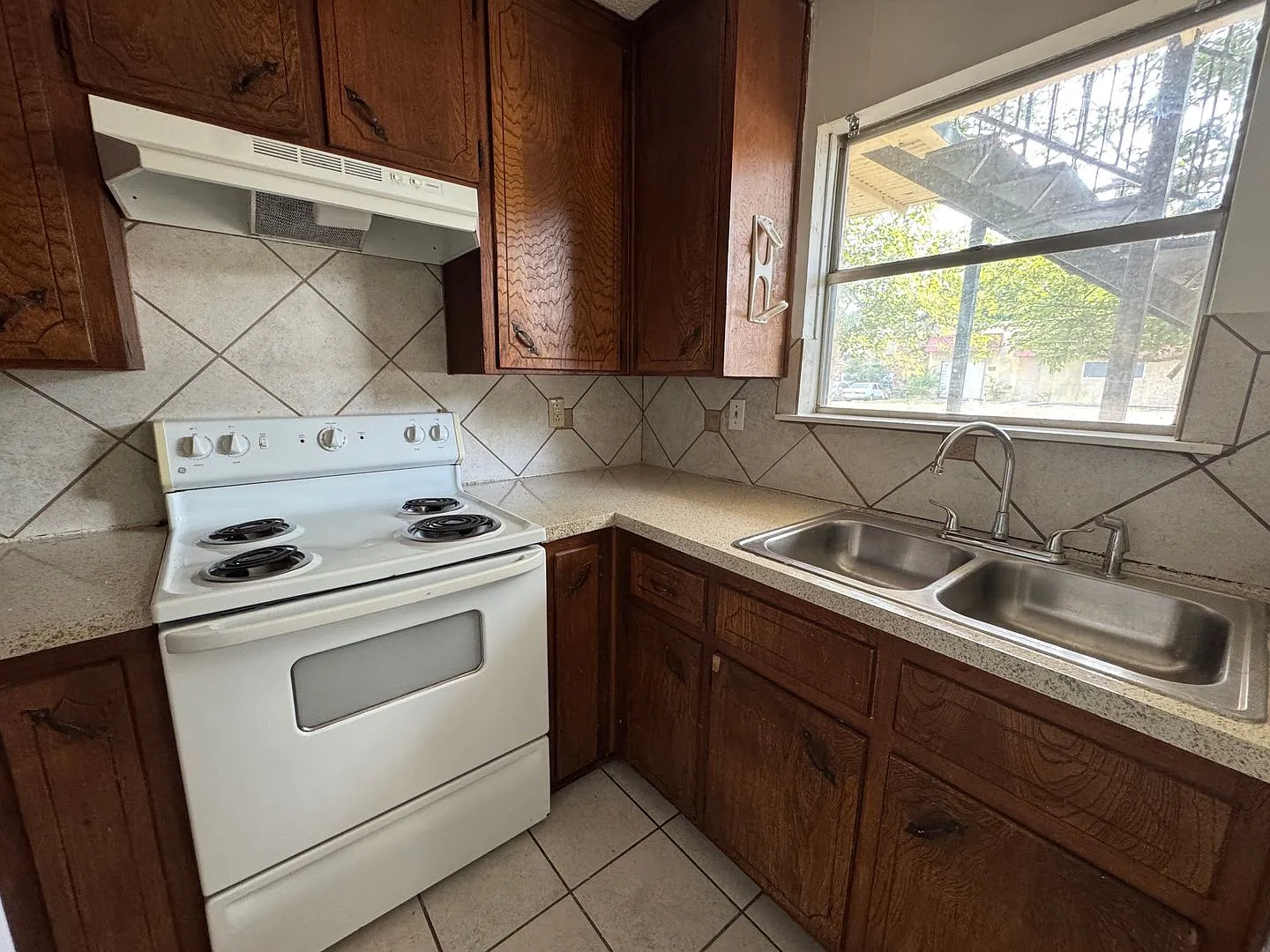 101 E Cardinal Lane — Photo 4
