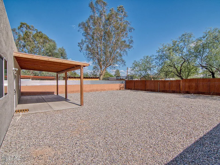 3304 E Elida St — Photo 8