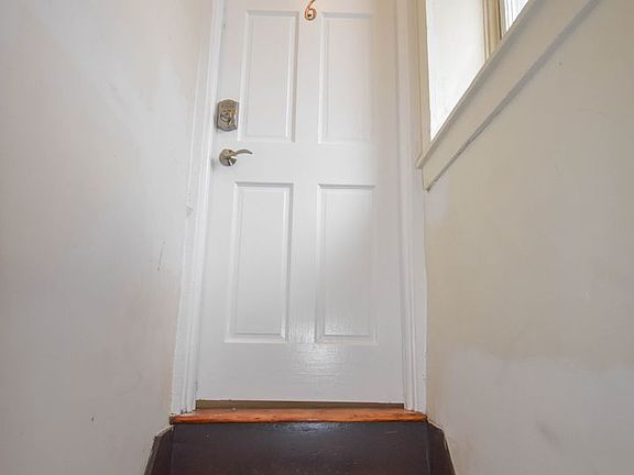 4th image of 312 N Grove St #6