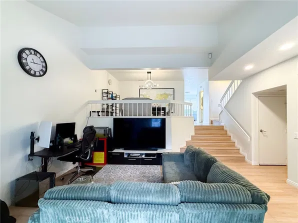 33 Wildflower Pl, Pomona, CA 91766