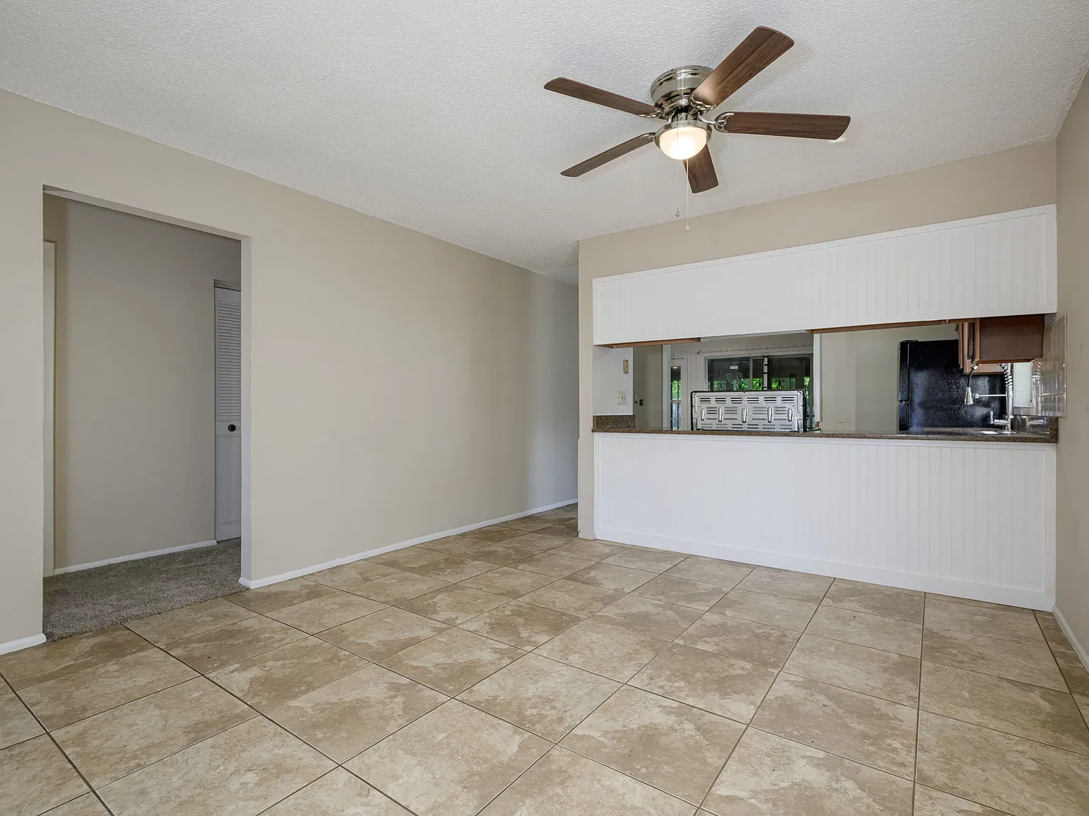 2 bed, 986 sqft, $1,575 — Photo 3