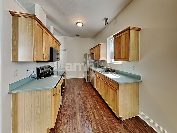 4th image of 7343 Stuart Ave