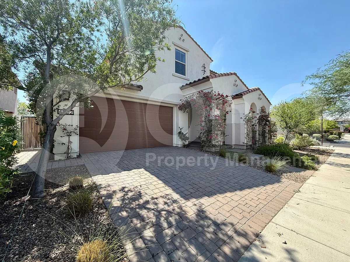 4 bed, 3.5 bath, 3104 sqft, $3,700 — Photo 2