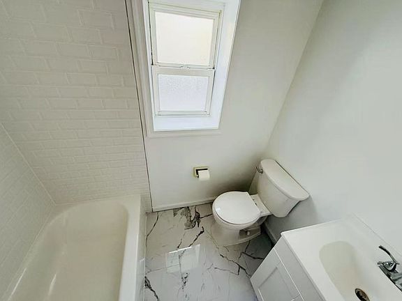 5th image of 221 Braisted Ave #1