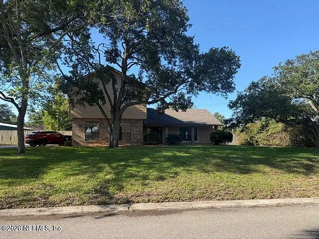 2295 Foxwood Dr — Photo 1