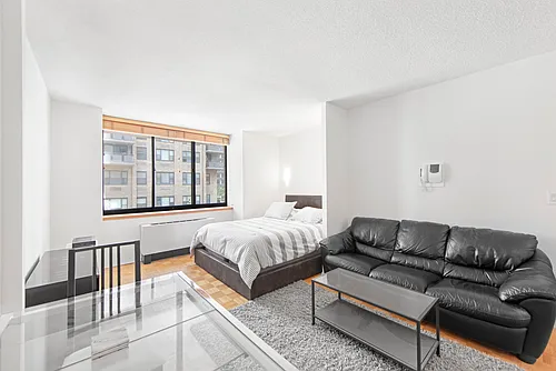 250 E 40th St #4C Photo 1