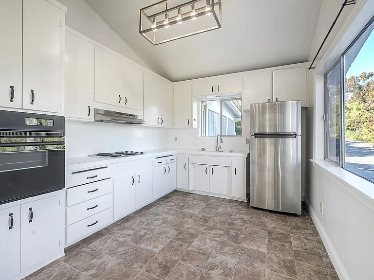 3748 Manchester Ave — Photo 7