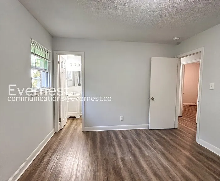 203 Pinetree Dr — Photo 9