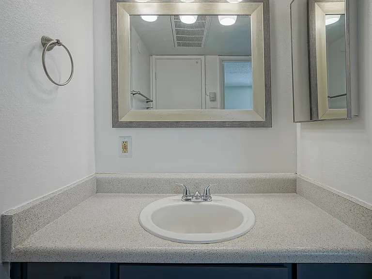 Upgraded Bathroom Fixtures - Gold Interior