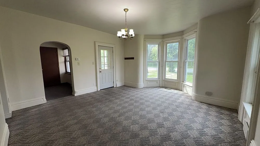 3 bed, 1.0 bath, $480 — Photo 2