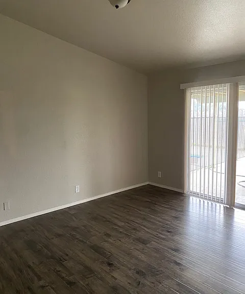1253 Hawthorn St — Photo 12