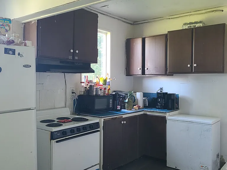 1017 W State St — Photo 16