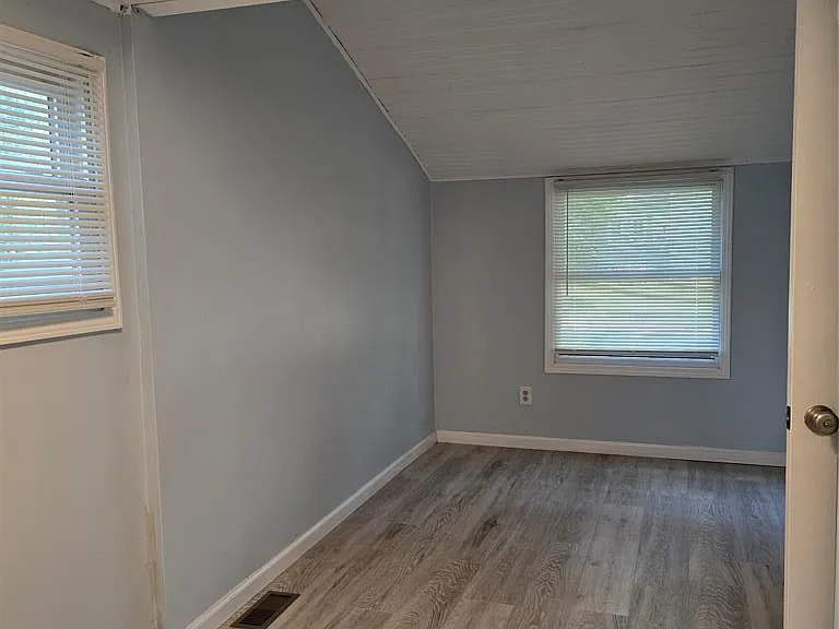21411 Collingham Ave — Photo 10