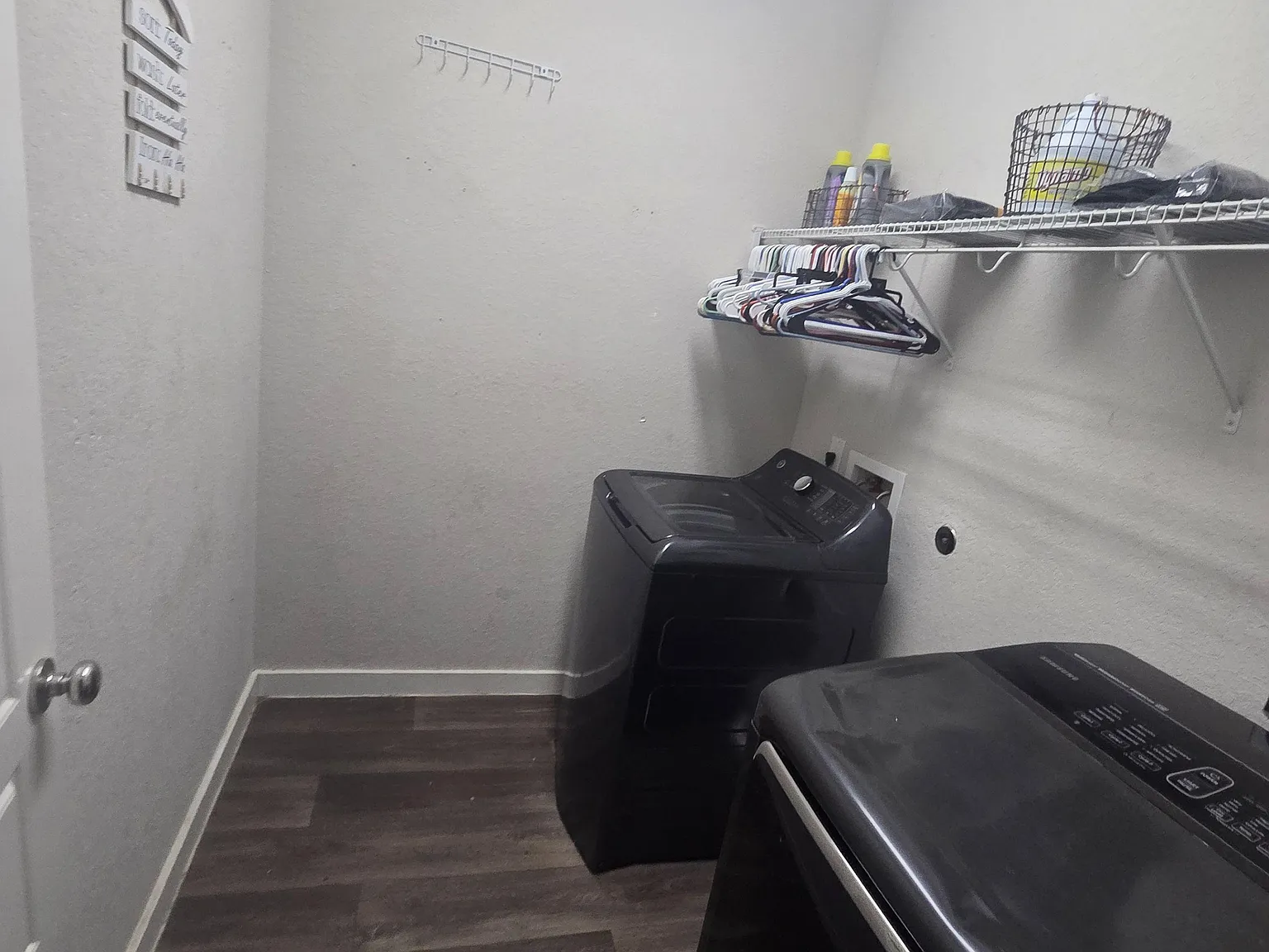 2 bed, 2.0 bath, 2601 sqft, $1,356 — Photo 4
