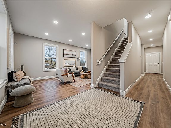 4th image of 1855 Woodlawn Ave