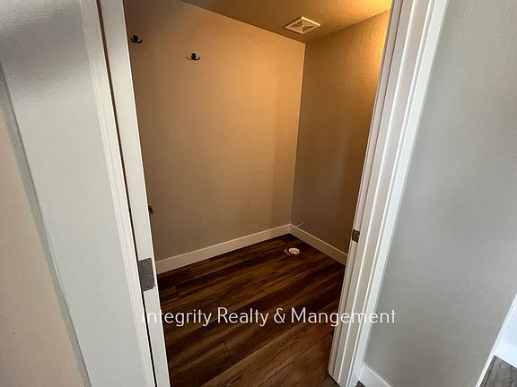 4th image of 1025 S Gilbert St #C