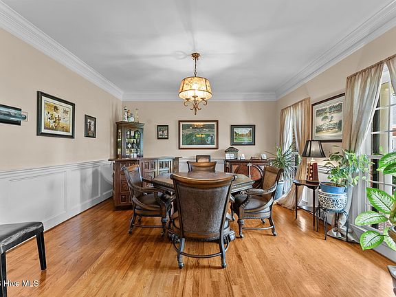 5th image of 220 Shady Oaks Court