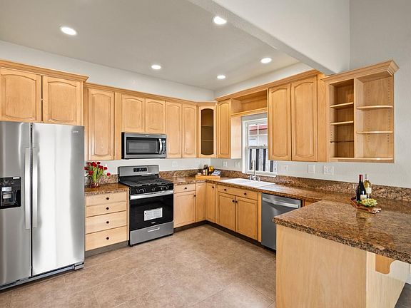 2nd image of 2952 Stanhope Dr