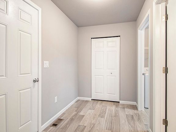 4th image of 2041 Bennington Dr