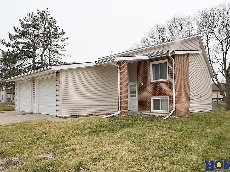1st image of 271 Parkside Ln