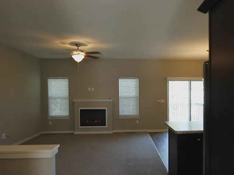 2033 Mackinaw Dr — Photo 4