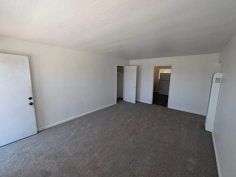2-Bedroom Walkup Near Highland Hospital — Photo 4