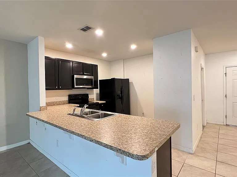 9017 Alba Ln — Photo 10