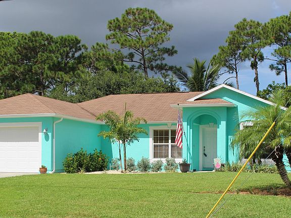 3rd image of 185 SE Fallon Drive