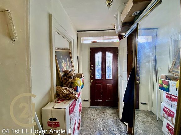 4th image of 221 Avenue M