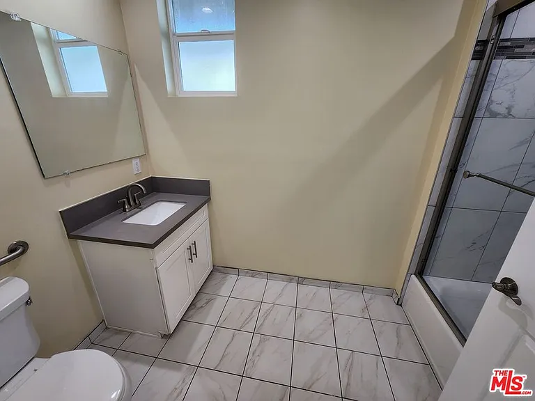 2726 S Cochran Ave #101 — Photo 9
