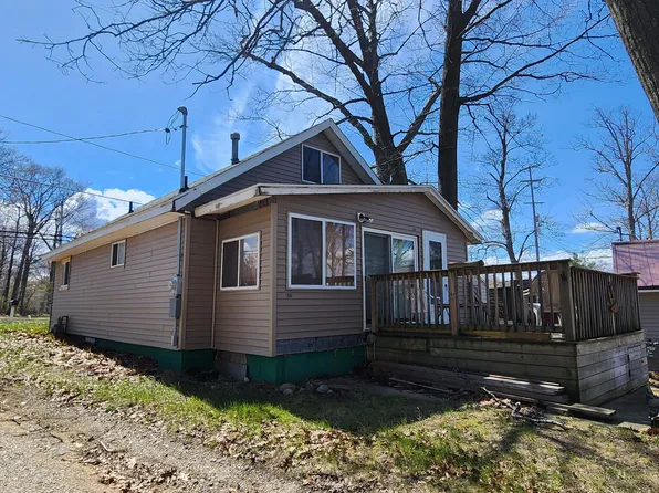 160 Holly Ave, Prudenville, MI 48651
