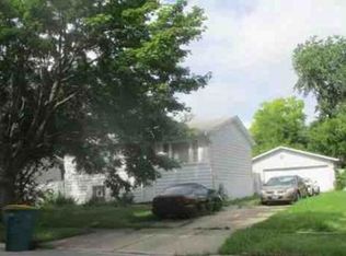 7530 Chase St, Merrillville, IN 46410