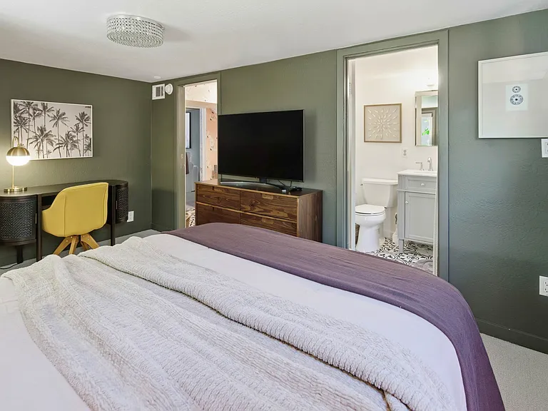 284 E Blithedale Ave — Photo 56