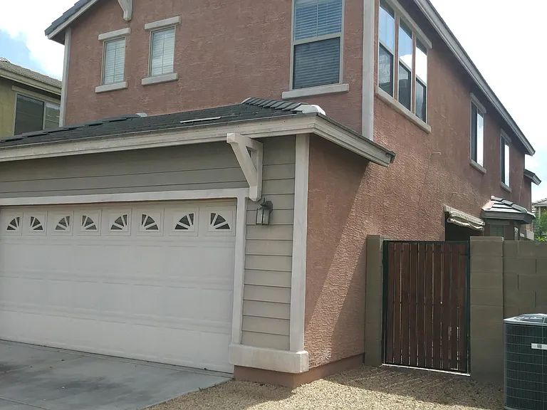 3720 E Kerry Ln — Photo 2
