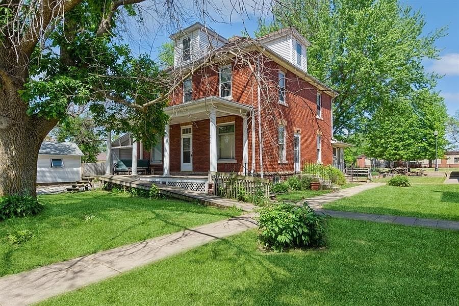 215 3rd St N, Coggon, IA 52218 Zillow