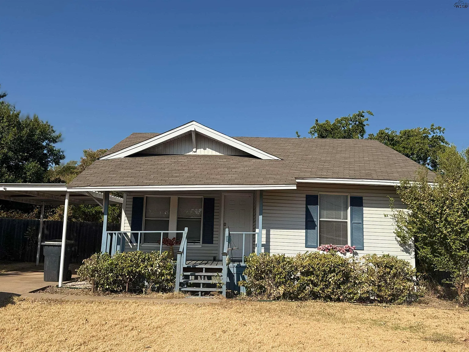 2 bed, 1.0 bath, 1032 sqft, $1,300 — Photo 1