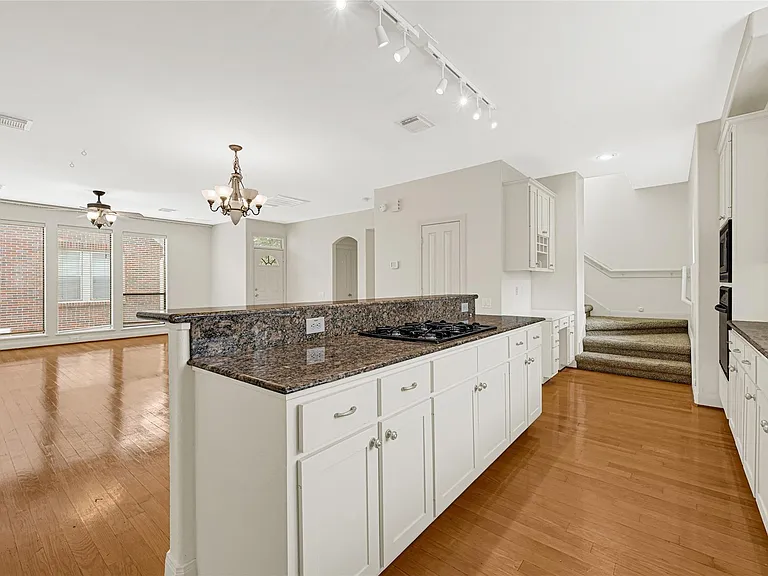 2414 Calumet St #B — Photo 15