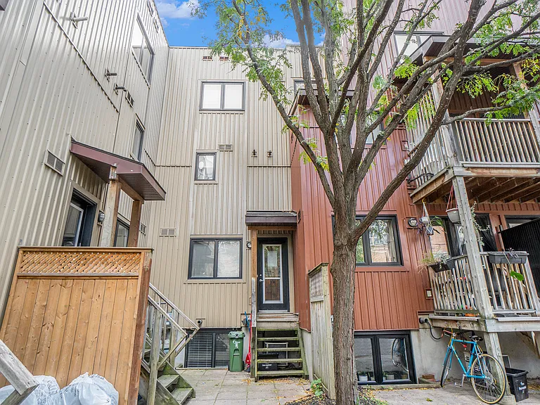 249 Clarence St — Photo 13