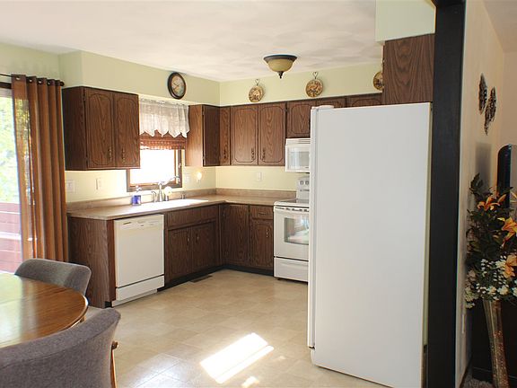 3rd image of 615 2nd St NW