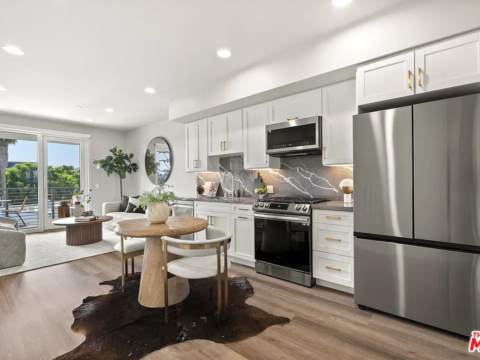 7428 Santa Monica Blvd #204