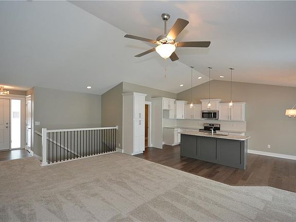 5th image of 1063 34th St SE