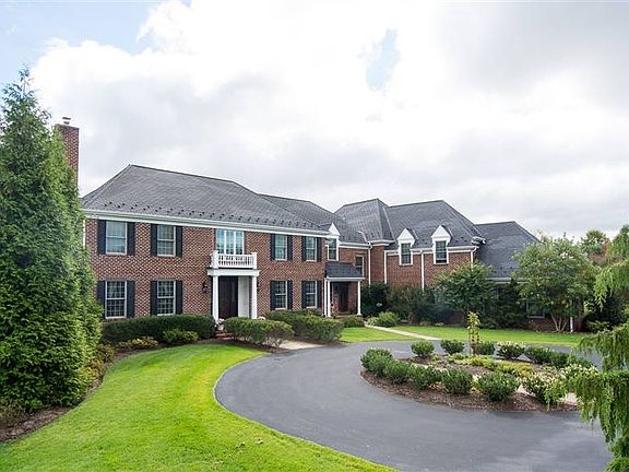 2nd image of 4 Snowberry Ln